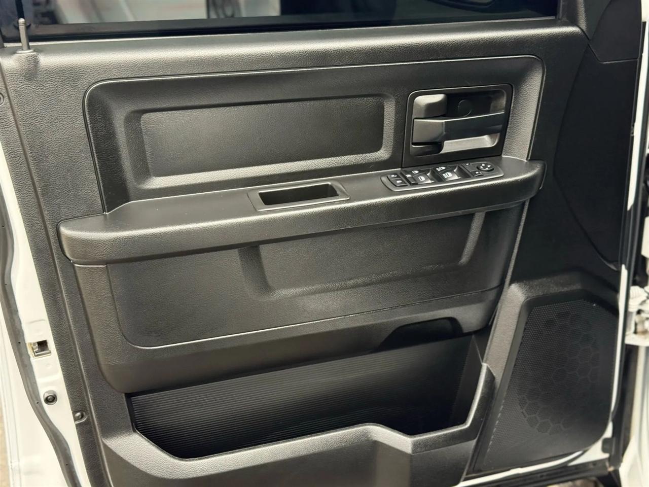 RAM 1500 Classic Tradesman Quad Cab 4WD 2020