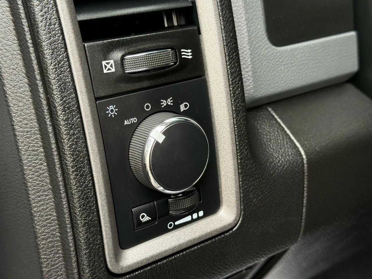 RAM 1500 Classic Tradesman Quad Cab 4WD 2020