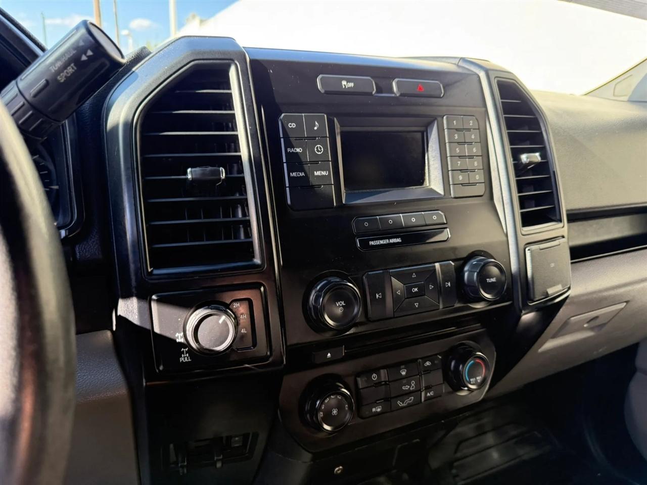 Ford F-150 XL SuperCrew 5.5-ft. Bed 4WD 2015