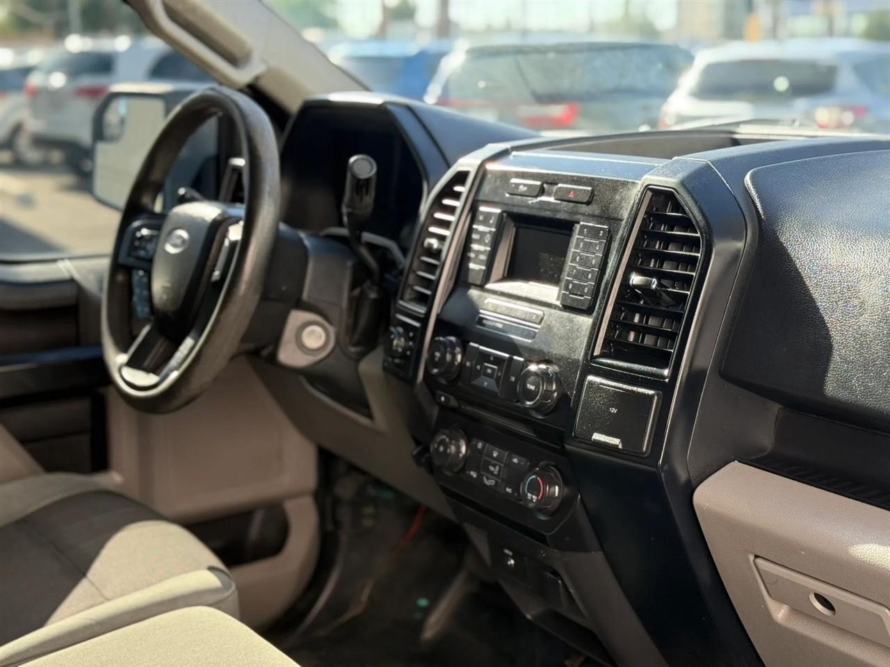 Ford F-150 XL SuperCrew 5.5-ft. Bed 4WD 2015
