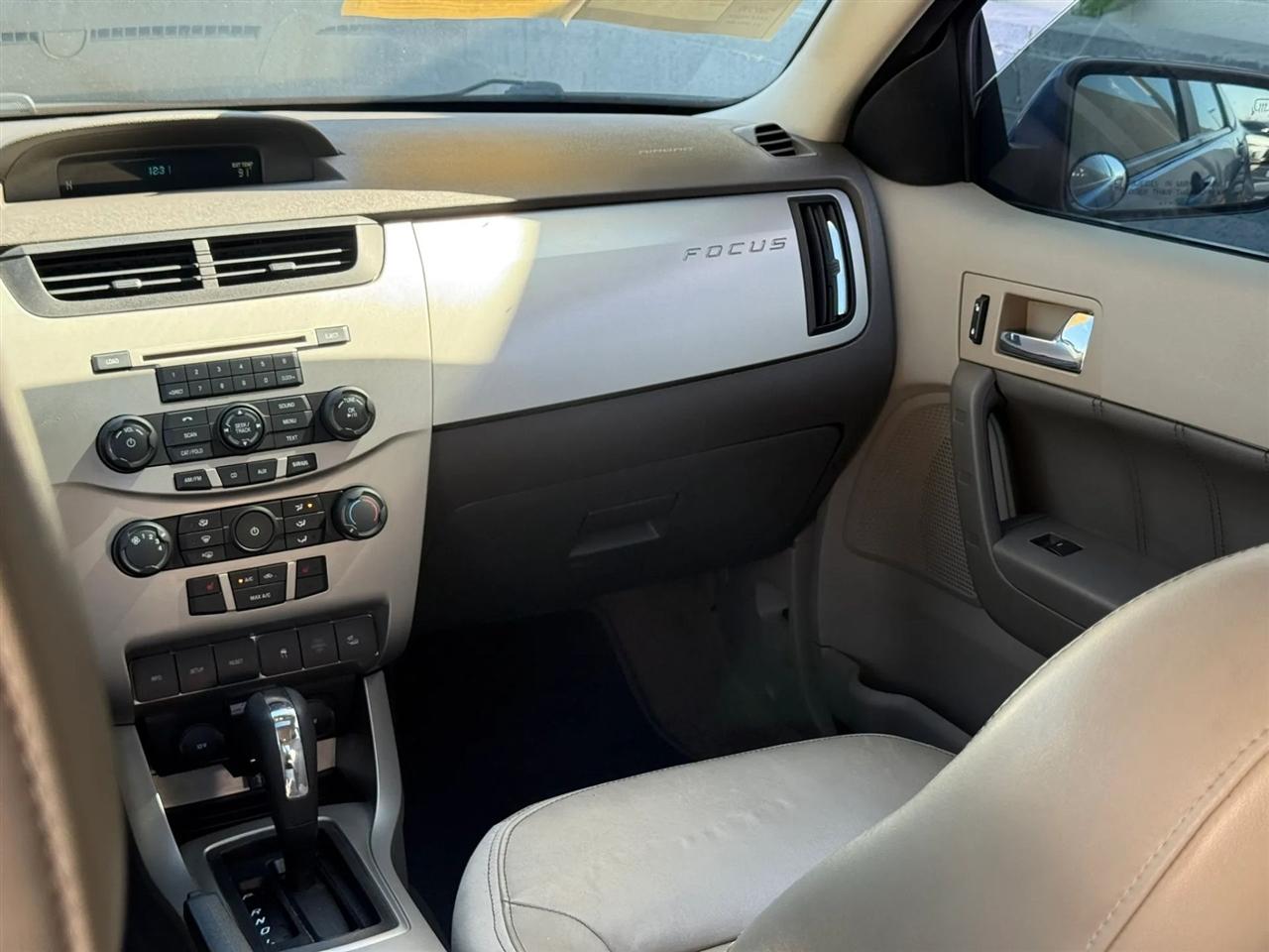 Ford Focus SES Sedan 2010