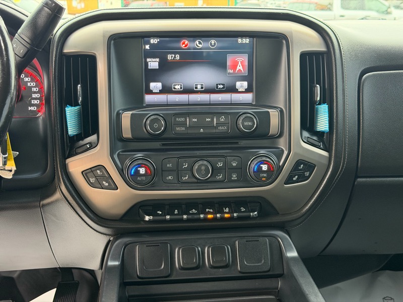 GMC Sierra 1500 Denali Crew Cab Long Box 4WD 2015 GMC Sierra 1500 Denali Crew Cab Long Box 4WD 2015