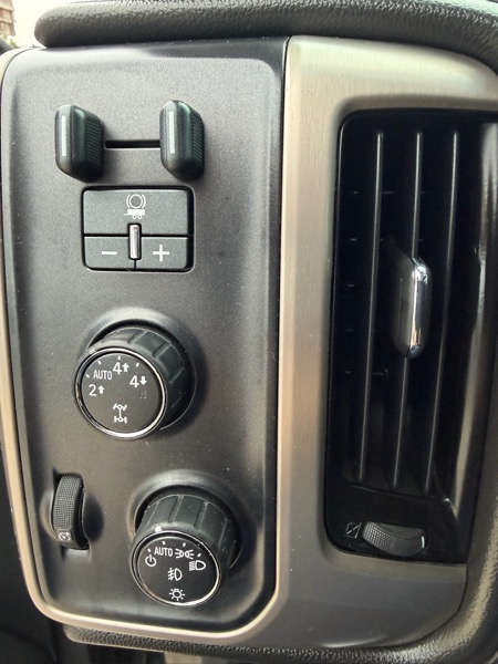 GMC Sierra 1500 Denali Crew Cab Long Box 4WD 2015 GMC Sierra 1500 Denali Crew Cab Long Box 4WD 2015