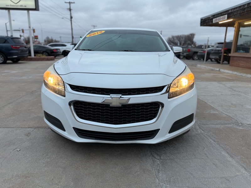 2015 Chevrolet Malibu 1LT photo 2