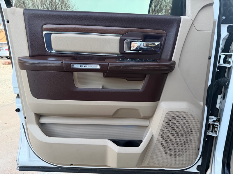 RAM 1500 Laramie Crew Cab SWB 4WD 2015