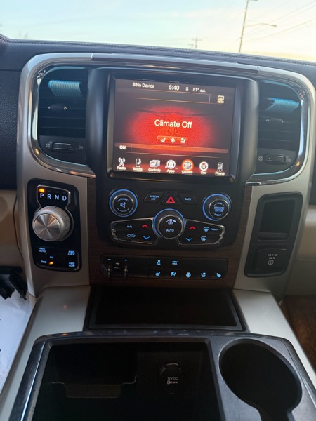 RAM 1500 Laramie Crew Cab SWB 4WD 2015