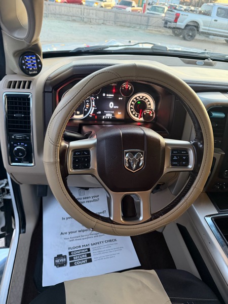 RAM 1500 Laramie Crew Cab SWB 4WD 2015