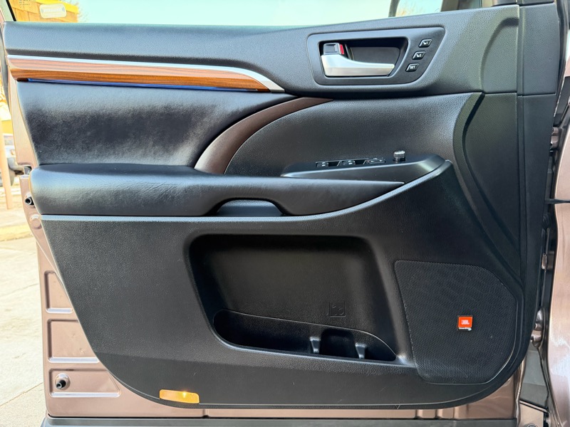 Toyota Highlander Limited FWD V6 2019