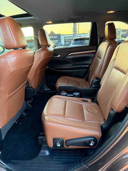 Toyota Highlander Limited FWD V6 2019