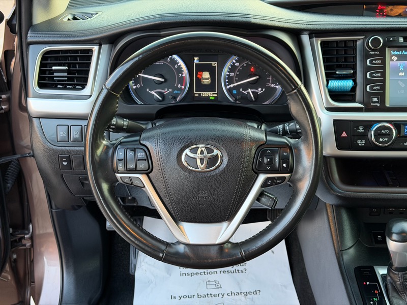 Toyota Highlander Limited FWD V6 2019