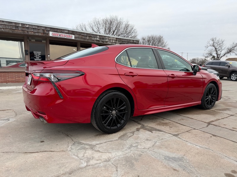 Toyota Camry SE 2022