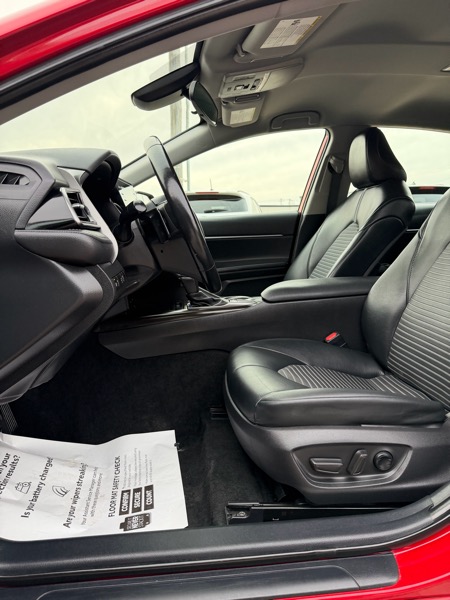 Toyota Camry SE 2022