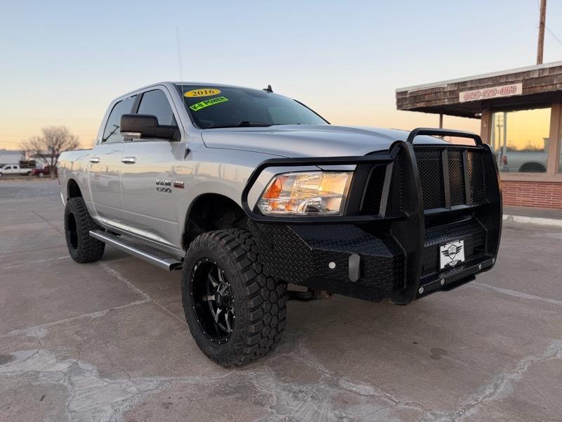 RAM 1500 SLT Crew Cab SWB 4WD 2016