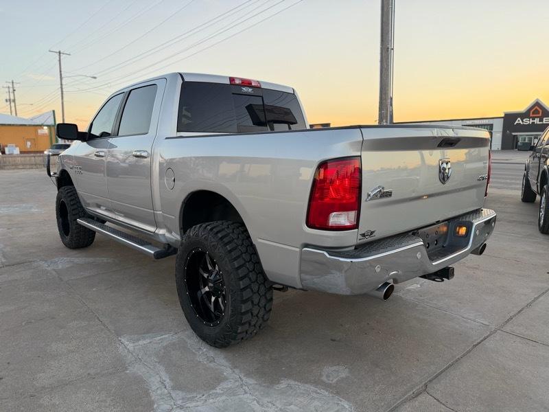 RAM 1500 SLT Crew Cab SWB 4WD 2016