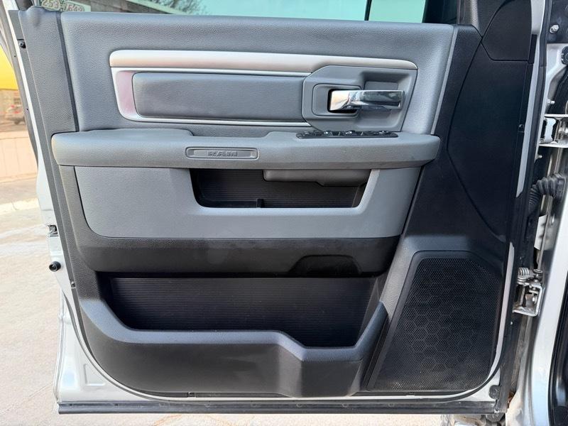 RAM 1500 SLT Crew Cab SWB 4WD 2016