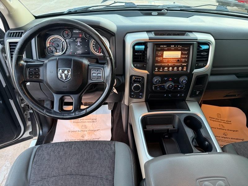 RAM 1500 SLT Crew Cab SWB 4WD 2016