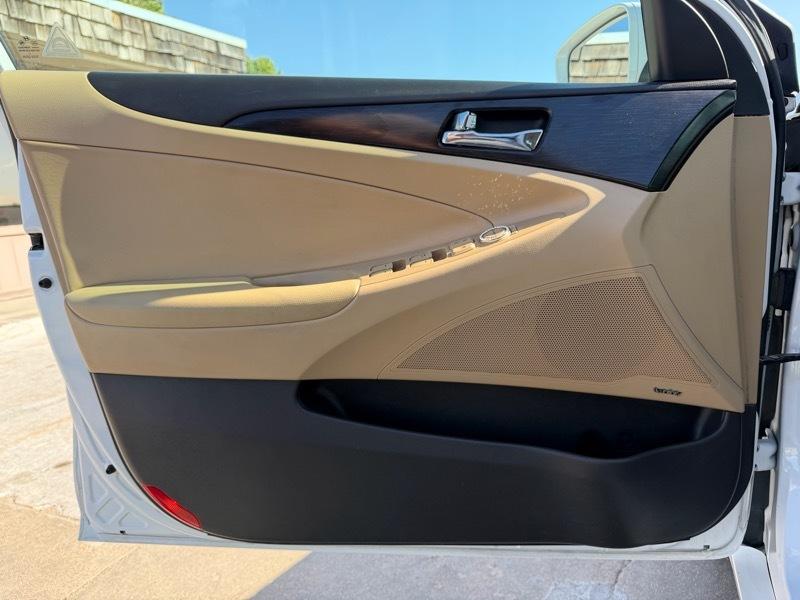 Hyundai Sonata SE Auto 2011