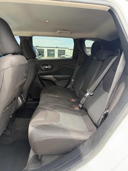Jeep Cherokee Latitude FWD 2021