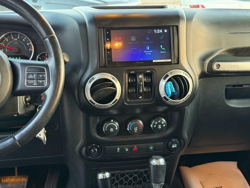 Jeep Wrangler Unlimited Sahara 4WD 2017