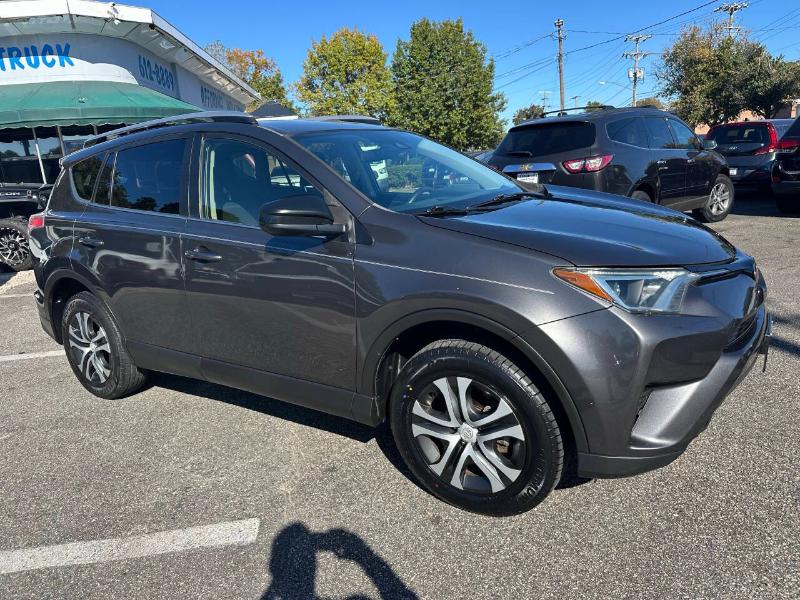 Toyota RAV4 LE FWD 2017 Toyota RAV4 LE FWD 2017