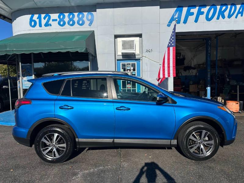 Toyota RAV4 XLE AWD 2017 Toyota RAV4 XLE AWD 2017