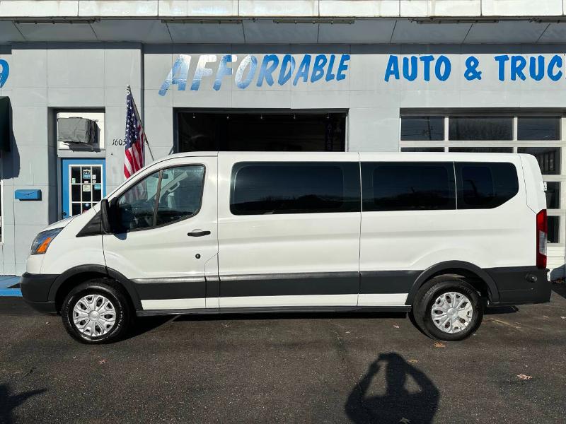 Ford Transit 350 Wagon Low Roof XLT 60/40 Pass. 148-in. WB 2015