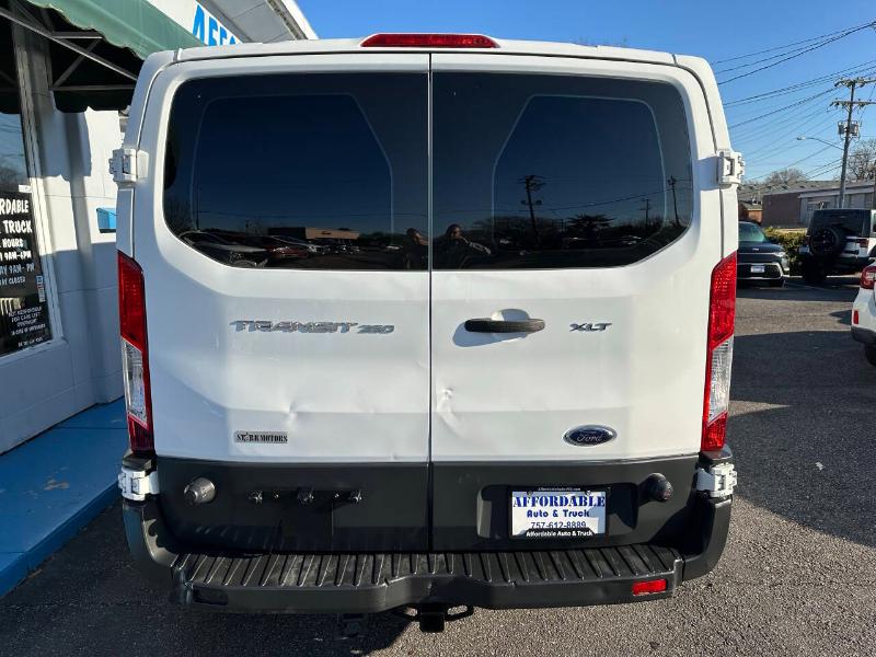 Ford Transit 350 Wagon Low Roof XLT 60/40 Pass. 148-in. WB 2015