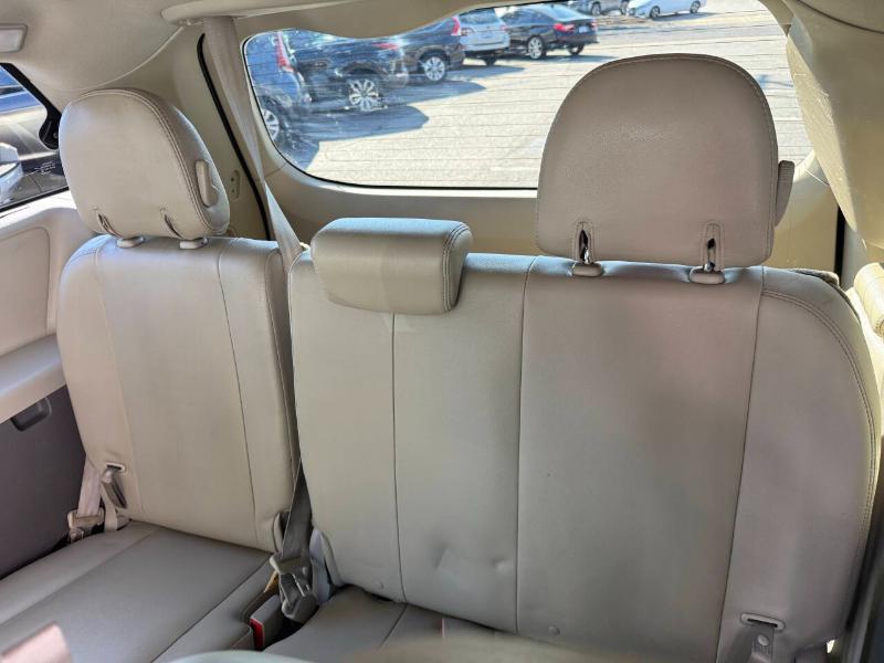 Toyota Sienna XLE FWD 8-Passenger V6 2012