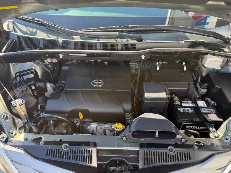 Toyota Sienna XLE FWD 8-Passenger V6 2012