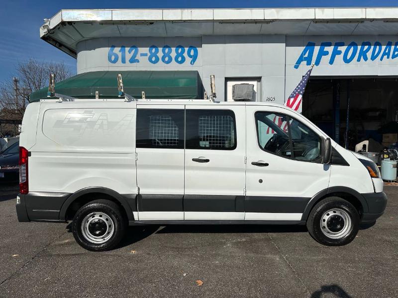 Ford Transit 250 Van Low Roof 60/40 Pass.130-in. WB 2017