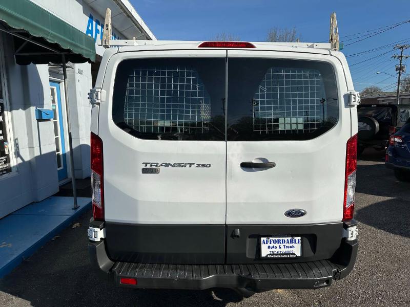 Ford Transit 250 Van Low Roof 60/40 Pass.130-in. WB 2017