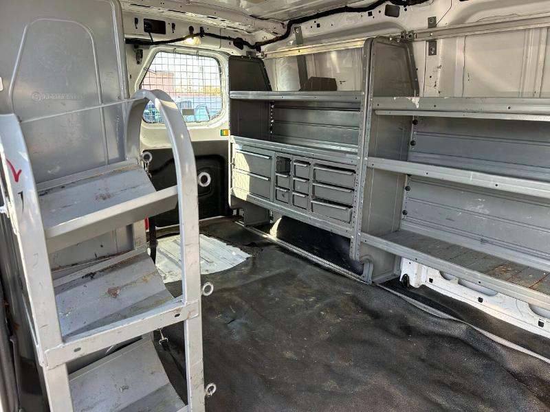 Ford Transit 250 Van Low Roof 60/40 Pass.130-in. WB 2017