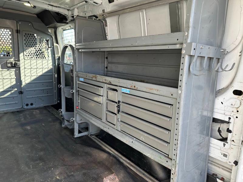 Ford Transit 250 Van Low Roof 60/40 Pass.130-in. WB 2017