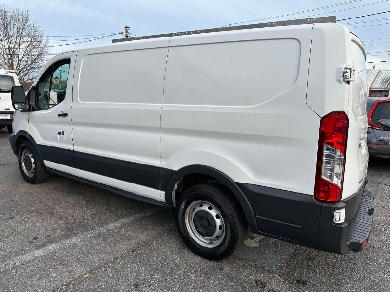 Ford Transit 150 Van Low Roof 60/40 Pass. 130-in. WB 2018