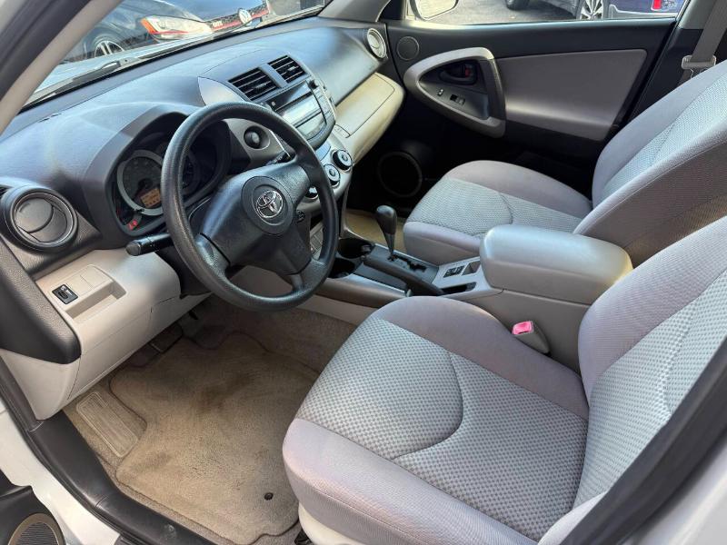 Toyota RAV4 Base V6 4WD 2008