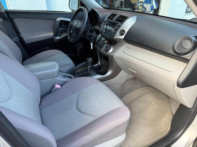Toyota RAV4 Base V6 4WD 2008