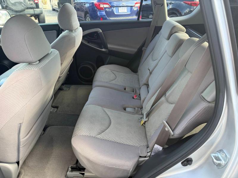 Toyota RAV4 Base V6 4WD 2008