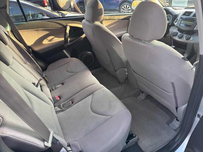 Toyota RAV4 Base V6 4WD 2008