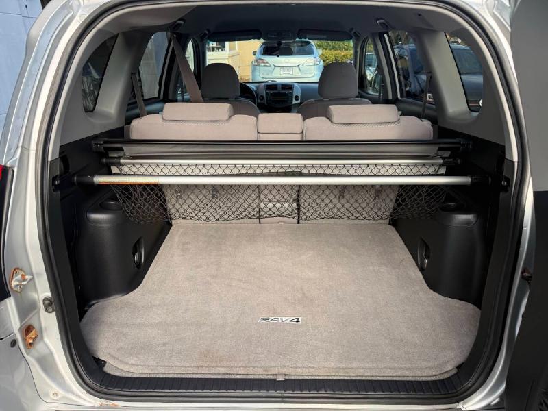 Toyota RAV4 Base V6 4WD 2008