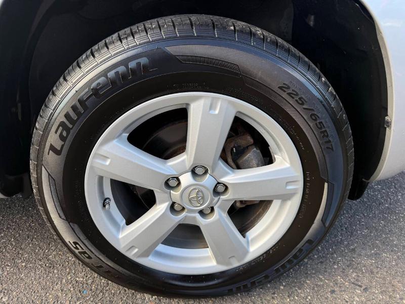 Toyota RAV4 Base V6 4WD 2008