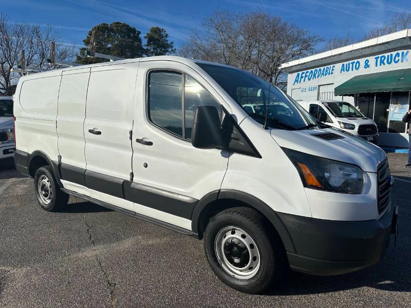 Ford Transit 250 Van Low Roof 60/40 Pass.130-in. WB 2017