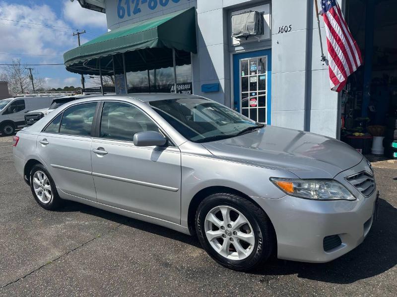 Toyota Camry Base 6-Spd AT 2011