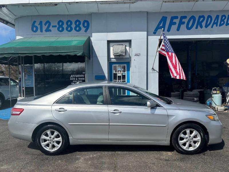 Toyota Camry Base 6-Spd AT 2011