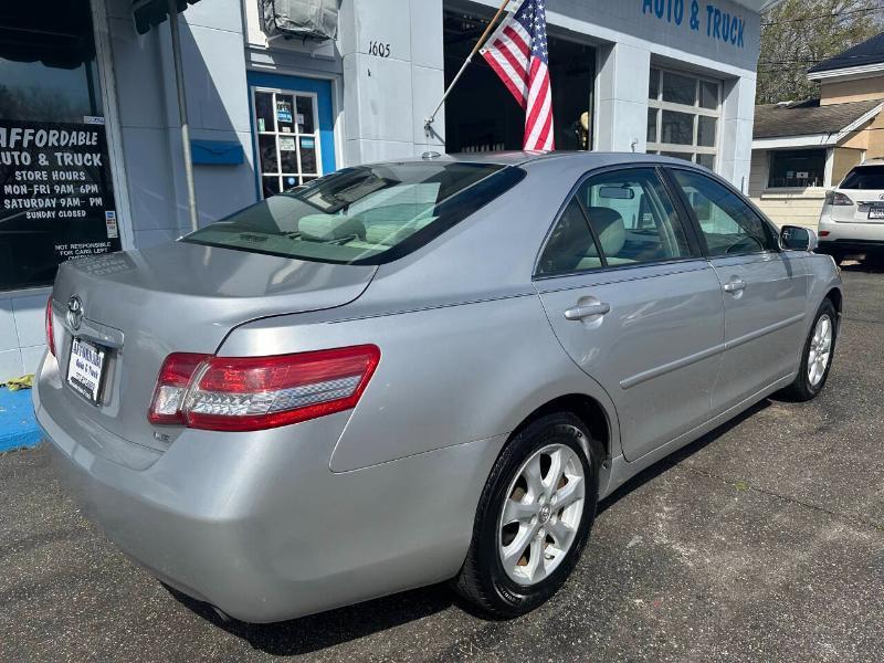 Toyota Camry Base 6-Spd AT 2011