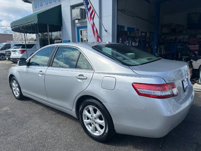 Toyota Camry Base 6-Spd AT 2011