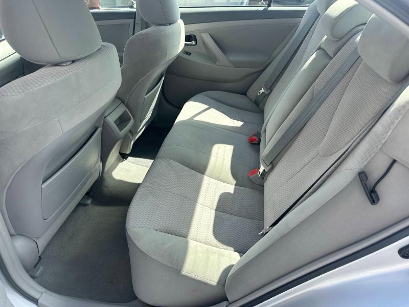 Toyota Camry Base 6-Spd AT 2011