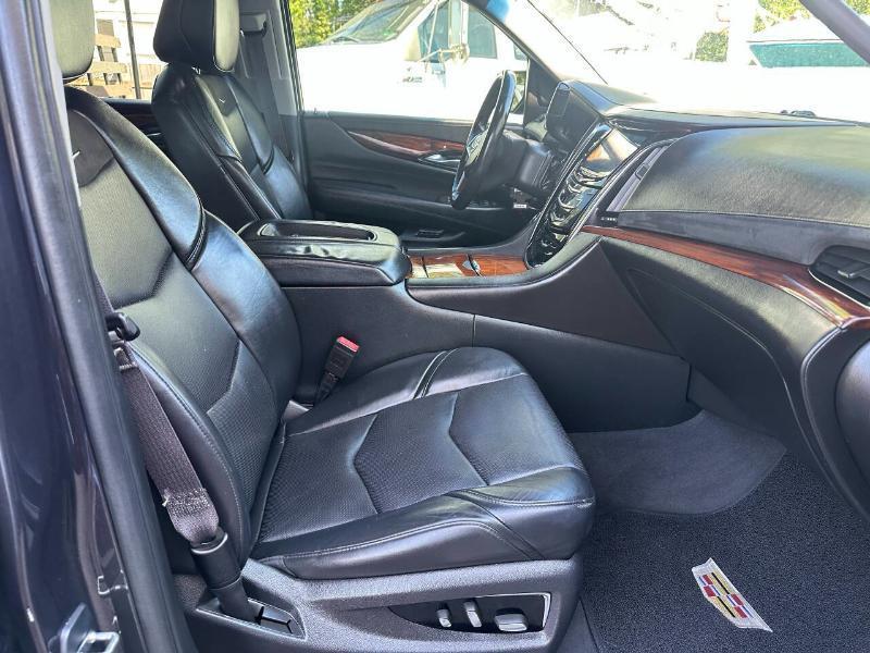 Cadillac Escalade ESV Luxury 4WD 2015