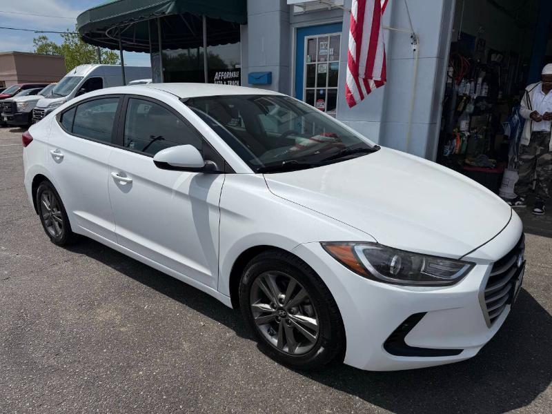Hyundai Elantra SEL 4D Sedan at 2018