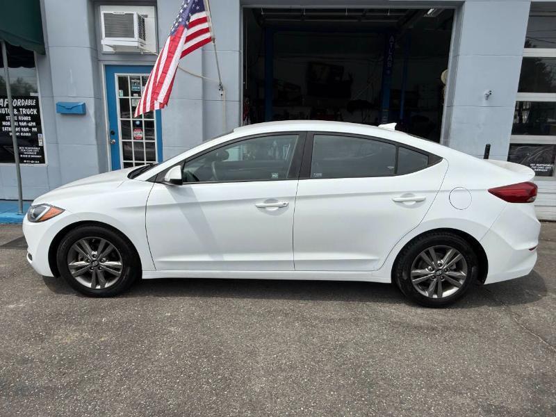 Hyundai Elantra SEL 4D Sedan at 2018