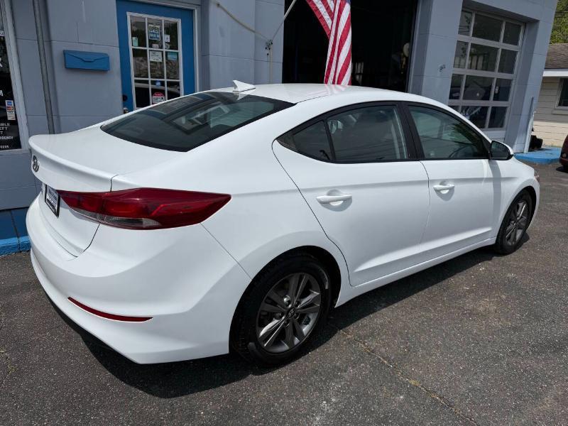 Hyundai Elantra SEL 4D Sedan at 2018